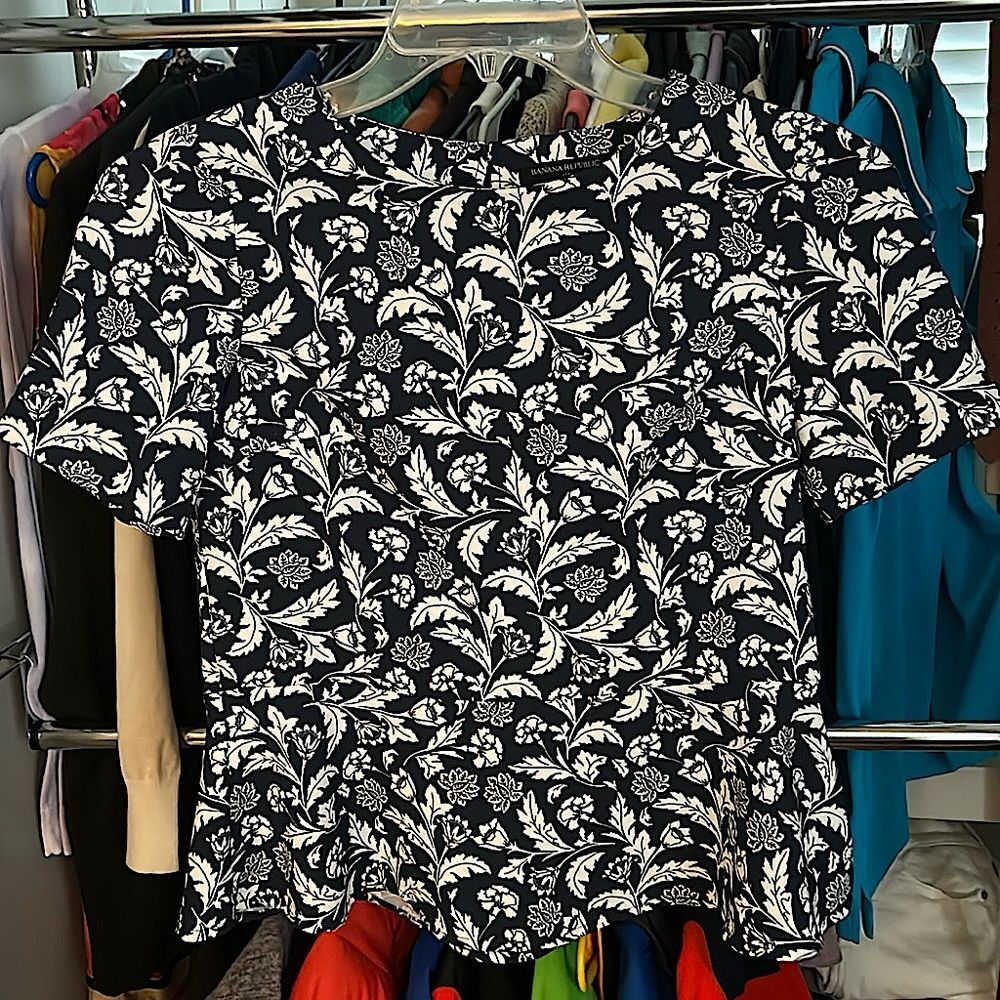 Like New! Women’s Banana Republic Peplum Top